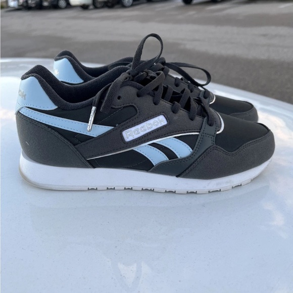 Reebok Shoes - Reebok Black and Light Blue Athletic Shoes Women’s 8.5